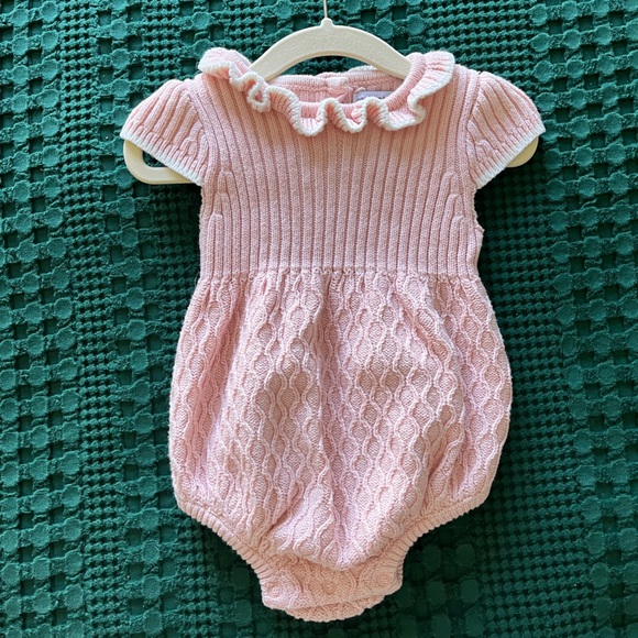 cupcakes & cashmere Other - Cupcakes and Cashmere blush knit romper for baby